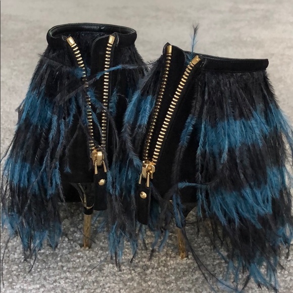 Louis Vuitton Ostrich Feather High Heel Sandal - Picture 4 of 9